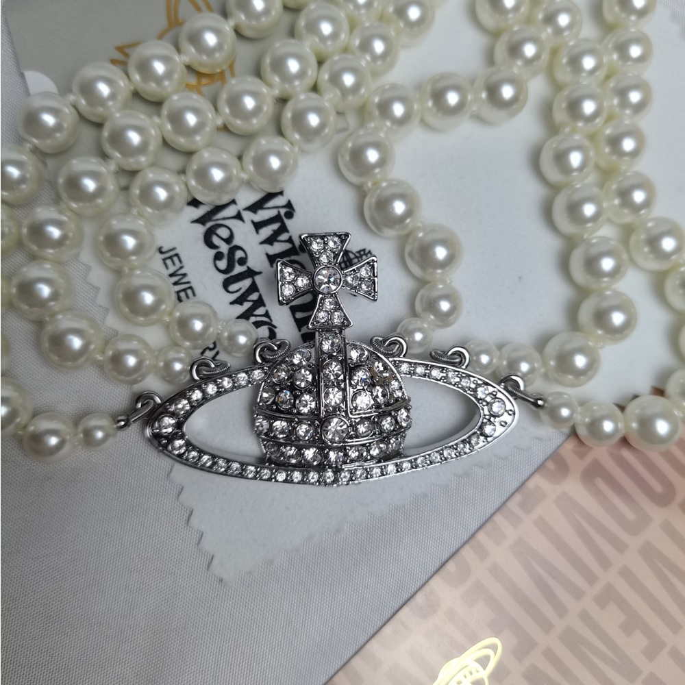 NWT Vivienne Westwood Three Row Pearl Bas Relief Choker in Silver - Picture 3 of 7